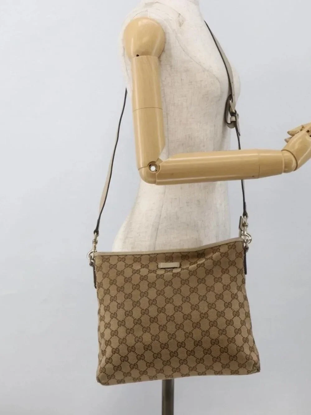 GUCCI GG Canvas Shoulder Bag Beige Gold 388924 Auth 175206